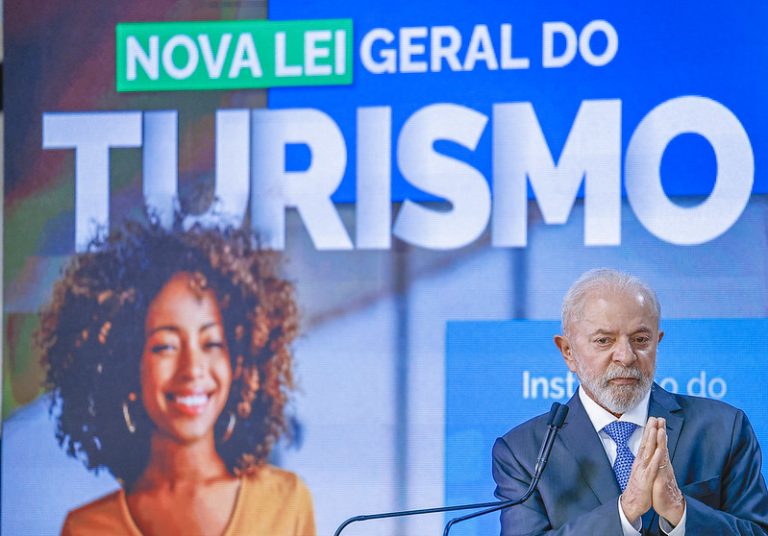 Lula chama presidente da Câmara de ‘Fernando’ Lira