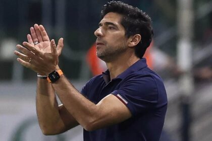 Imagem da noticia Abel elogia estreia de Arias e manda recado à torcida do Palmeiras