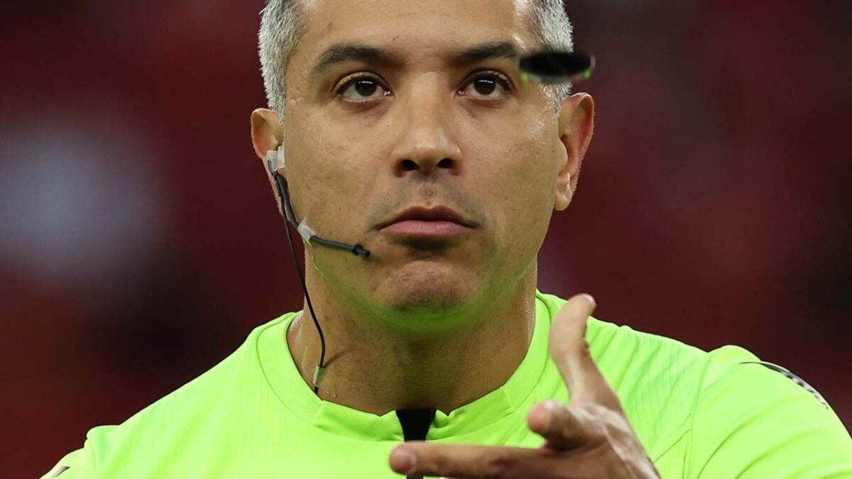 Imagem da noticia CBF adverte árbitro por erro em Palmeiras x Fluminense