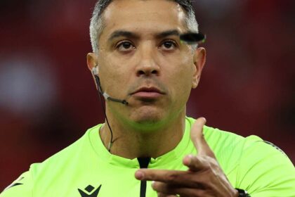 Imagem da noticia CBF adverte árbitro por erro em Palmeiras x Fluminense