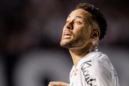 Imagem da noticia Com show de Neymar, Santos vence o Vasco e joga rival para lanterna do Brasileiro