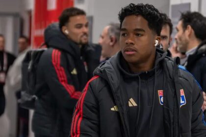 Imagem da noticia Técnico do Lyon promete conversa com Endrick após derrota: ''Não vamos dramatizar''