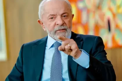 Avanço de Flávio preocupa Lula em meio à tensão no PT