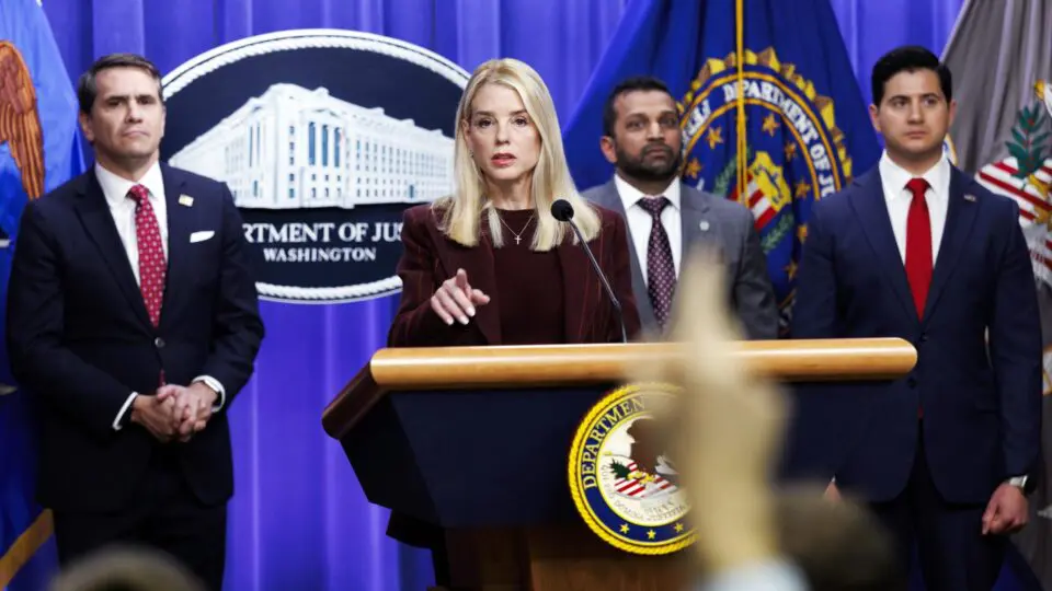 Governo Trump investiga Califórnia por política em prisões femininas