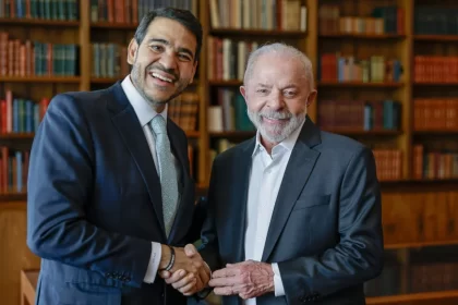 Jorge Messias e Lula em imagem sobre a indicação do AGU ao STF e a resistência no Senado.