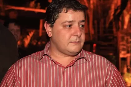 Foto de Lulinha em reportagem sobre o caso Lulinha e a repercussão internacional