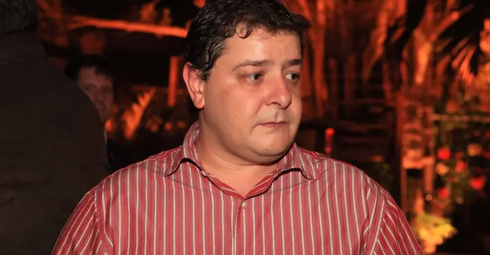 Foto de Lulinha em reportagem sobre o caso Lulinha e a repercussão internacional