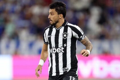 Imagem da noticia Alex Telles desabafa após queda do Botafogo na Libertadores