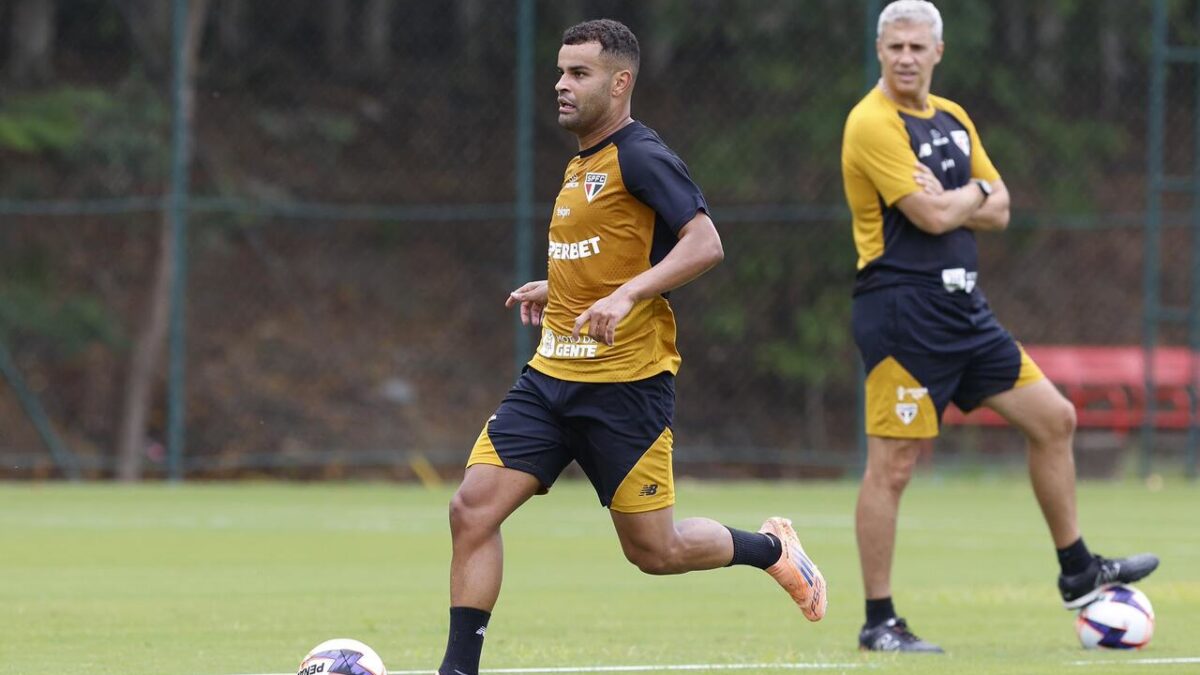 Imagem da noticia Alisson posta indireta após demissão de Crespo: "Caráter nunca se negocia"