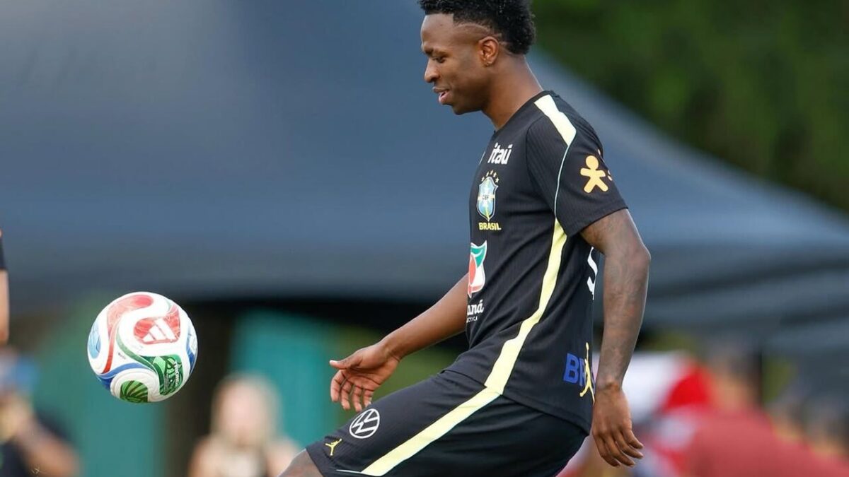 Imagem da noticia Ancelotti testa mudanças e reintegra Vini Jr em treino da seleção