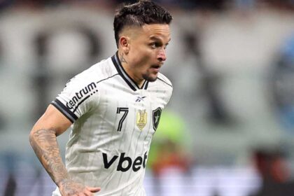 Imagem da noticia Artur comemora acerto com São Paulo: 'Uma das camisas mais pesadas do mundo"