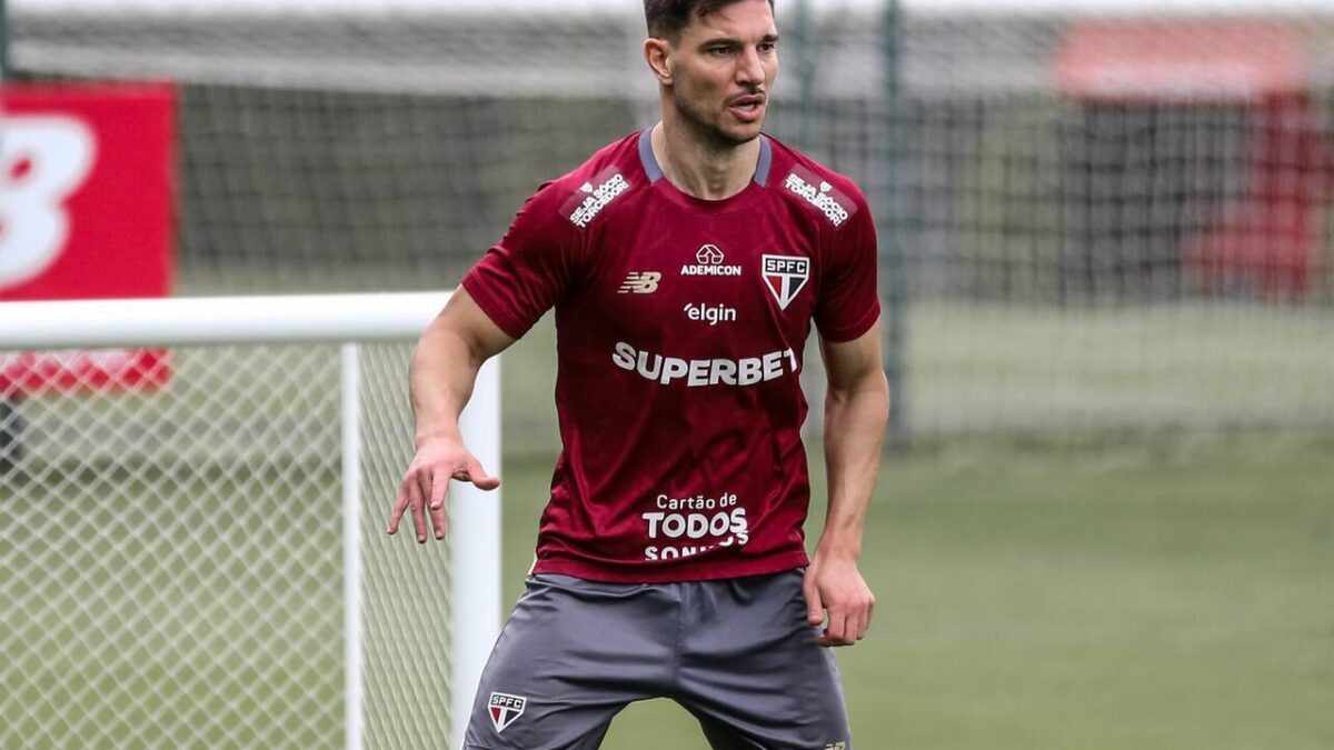 Imagem da noticia Cédric perde espaço no São Paulo após chegada de reforço