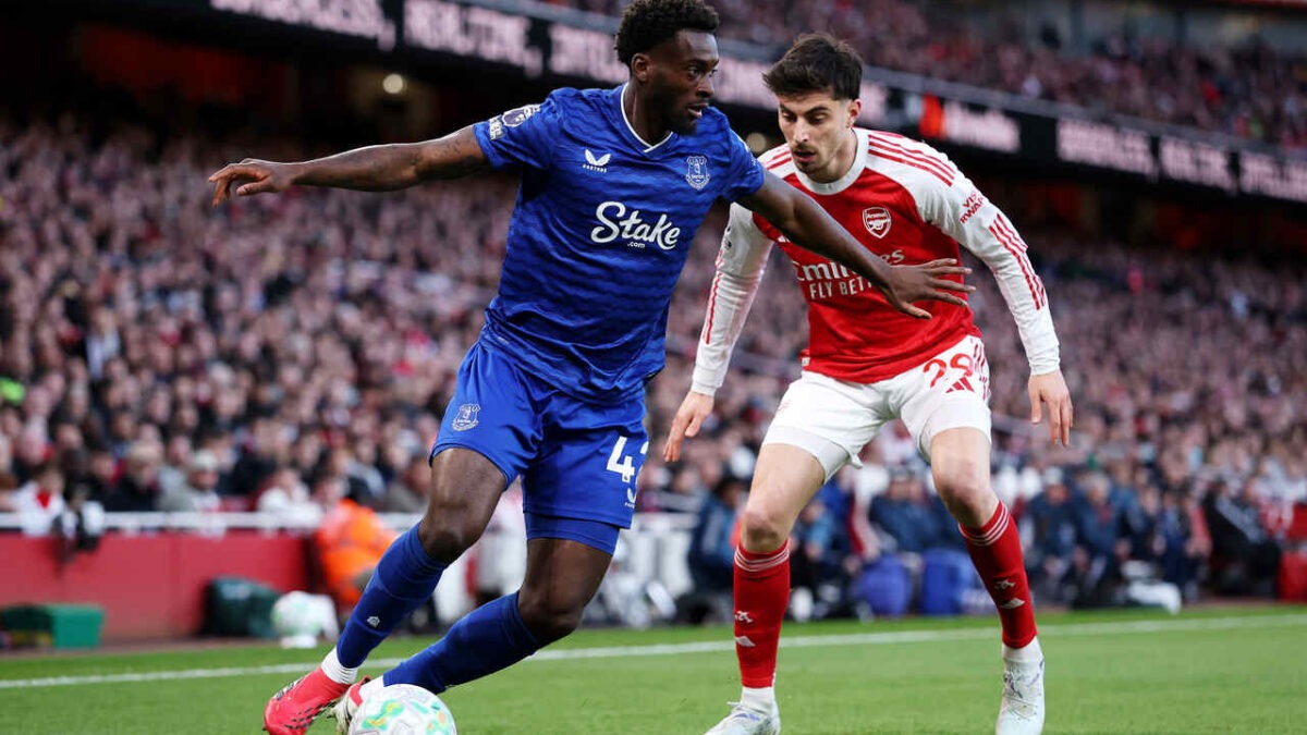 Imagem da noticia Com gols no fim, Arsenal vence o Everton no Emirates