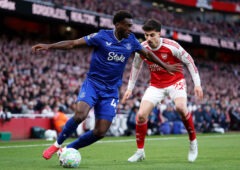 Imagem da noticia Com gols no fim, Arsenal vence o Everton no Emirates