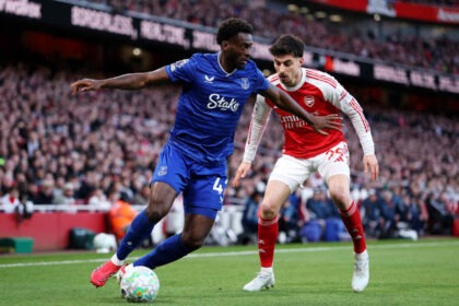 Imagem da noticia Com gols no fim, Arsenal vence o Everton no Emirates