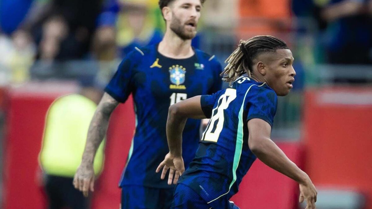 Imagem da noticia Danilo se diz pronto para ser titular na seleção e elogia Casemiro