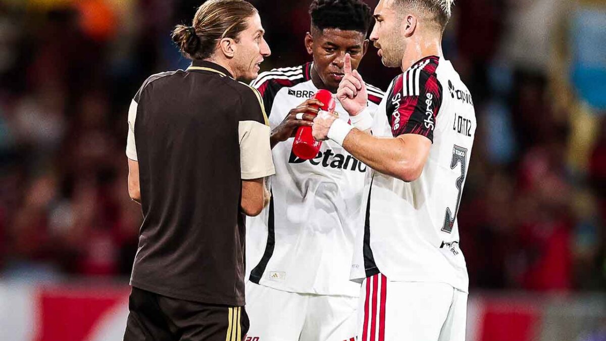 Imagem da noticia Filipe Luís fala sobre pressão no Flamengo após vaias: "Deixo minha alma"