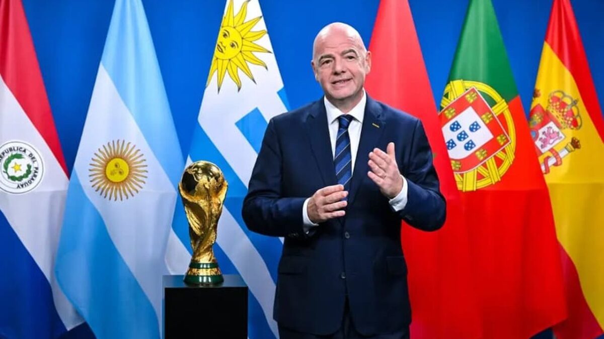 Imagem da noticia Infantino: "Se um jogador cobre a boca e diz algo racista, precisa ser expulso"
