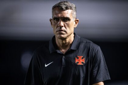 Imagem da noticia Interino aponta estratégia do Vasco e defende Brenner após eliminação