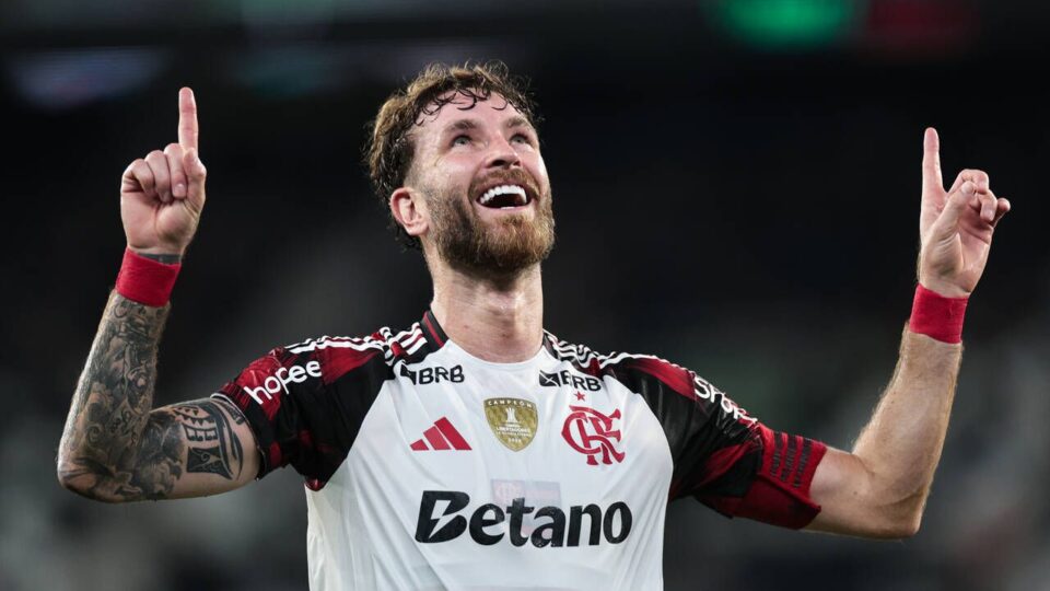 Imagem da noticia Léo Pereira marca no clássico e reforça candidatura à Seleção