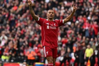 Imagem da noticia Liverpool e Borussia Dortmund empatam em jogo de lendas