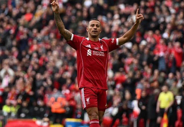 Imagem da noticia Liverpool e Borussia Dortmund empatam em jogo de lendas