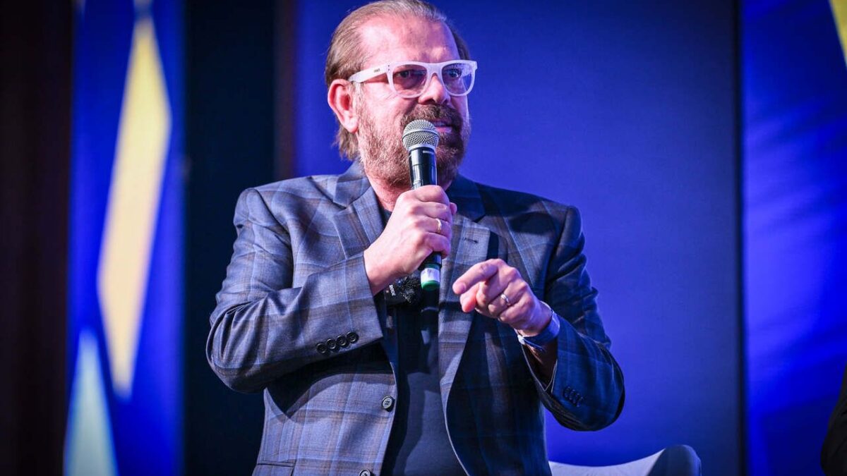 Imagem da noticia Presidente da FPF sai em defesa da arbitragem no Choque-Rei do Paulistão