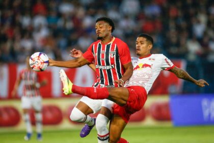 Imagem da noticia São Paulo vira em cima do RB Bragantino e segue líder do Brasileirão