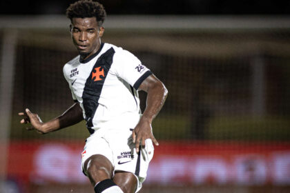 Imagem da noticia Thiago Mendes lamenta eliminação do Vasco: "Nem sempre quem está melhor ganha"