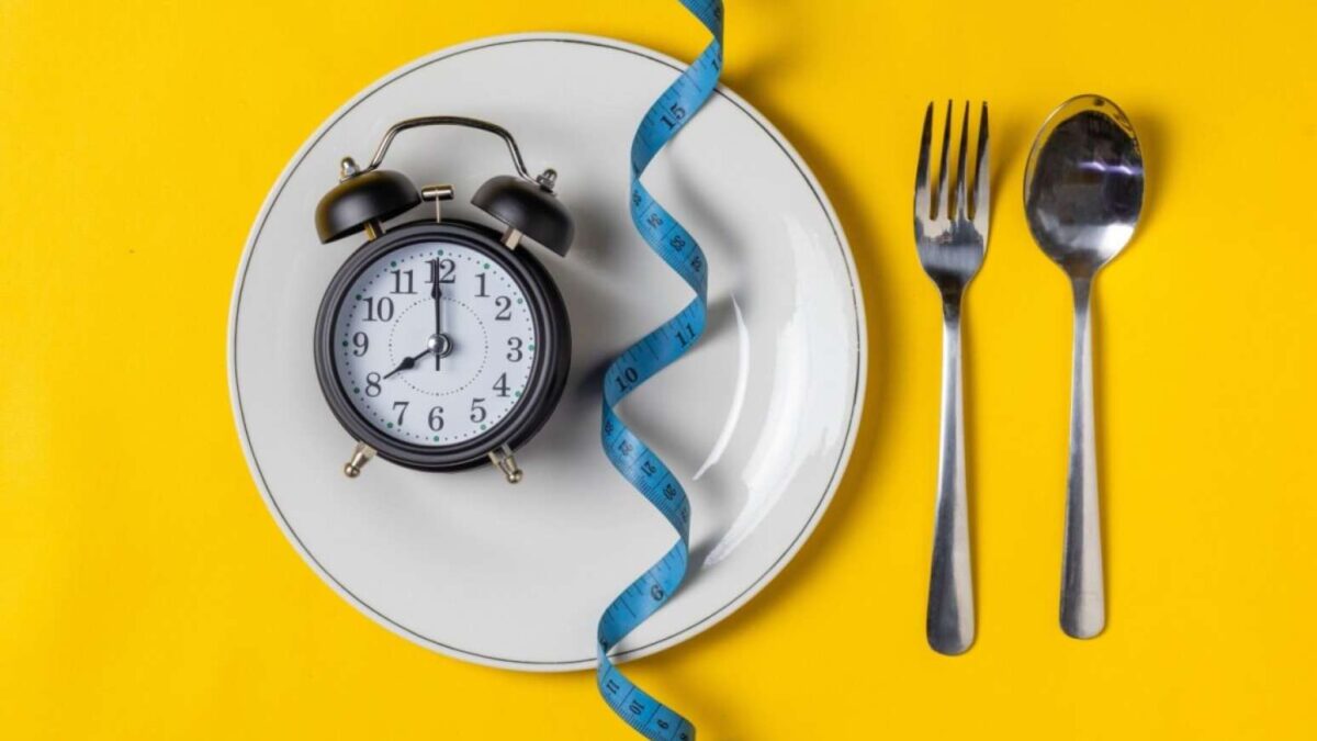 Seguir estratégias erradas ao tentar emagrecer sozinho pode comprometer resultados a longo prazo