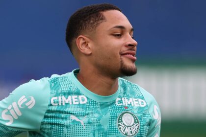 Imagem da noticia Abel quebra a cabeça para montar Palmeiras sem Vitor Roque