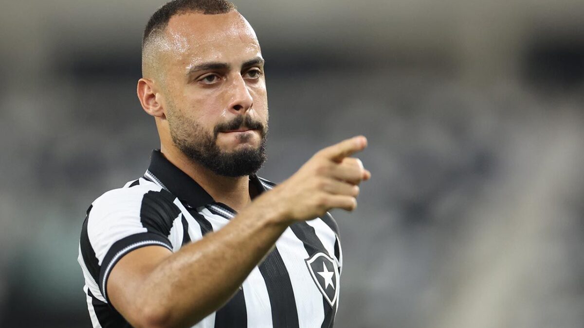 Imagem da noticia Arthur Cabral encerra jejum de quase dois meses no Botafogo