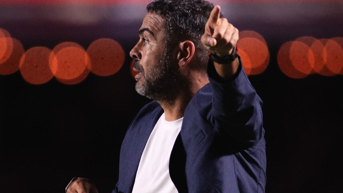 Imagem da noticia Artur Jorge aponta inconsistência defensiva em goleada, mas não poupa ataque do Cruzeiro