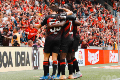 Imagem da noticia Athletico-PR, de virada, bate Vitória na Arena da Baixada