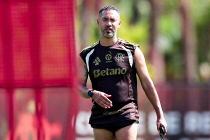 Imagem da noticia Auxiliar do Flamengo se diz "espantado" com expulsão de Jardim
