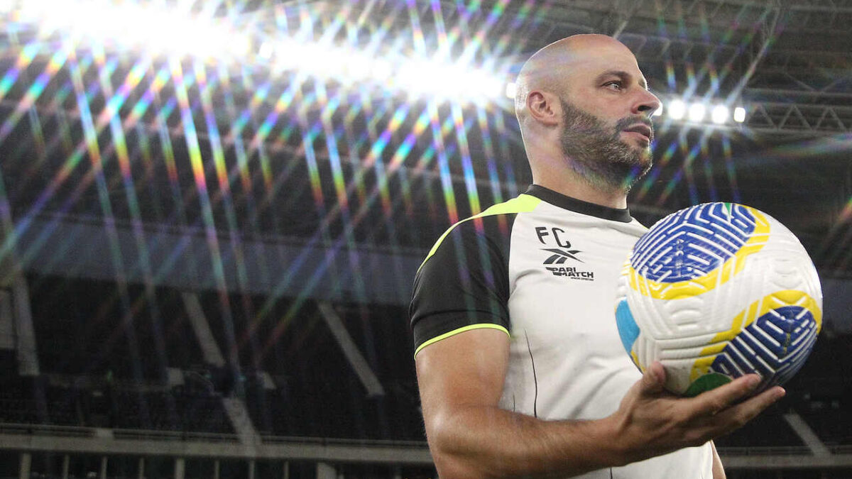 Imagem da noticia Botafogo acerta com Franclim Carvalho até 2027