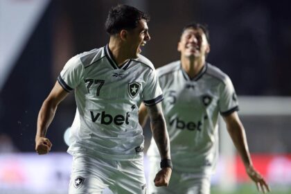 Imagem da noticia Botafogo vence o Vasco de virada em São Januário