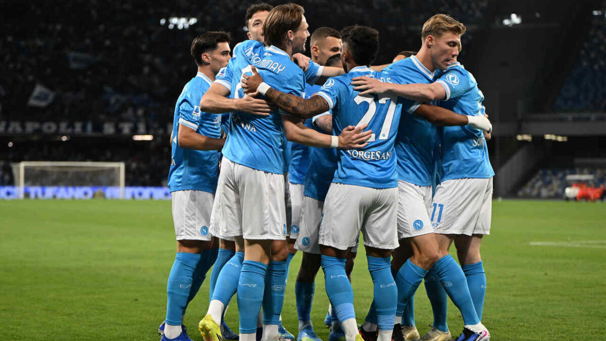 Imagem da noticia Brasileiro faz golaço, Napoli goleia e mantém pressão sobre a Inter de Milão