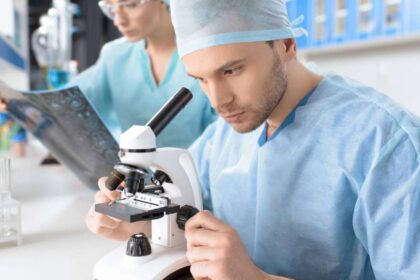 Em vez de atingir todo o corpo, novos medicamentos de DNA funcionam como cofres inteligentes que só se abrem dentro do tumor – depositphotos.com / IgorTishenko