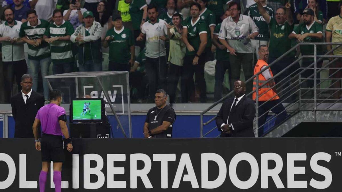 Imagem da noticia Conmebol divulga áudio do VAR em pênalti para o Palmeiras na Libertadores