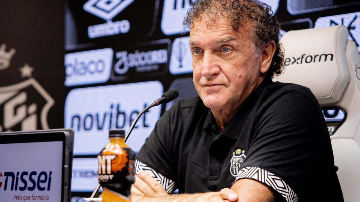 Imagem da noticia Cuca lamenta cartão de Neymar em vitória do Santos: "Podia não ter levado"