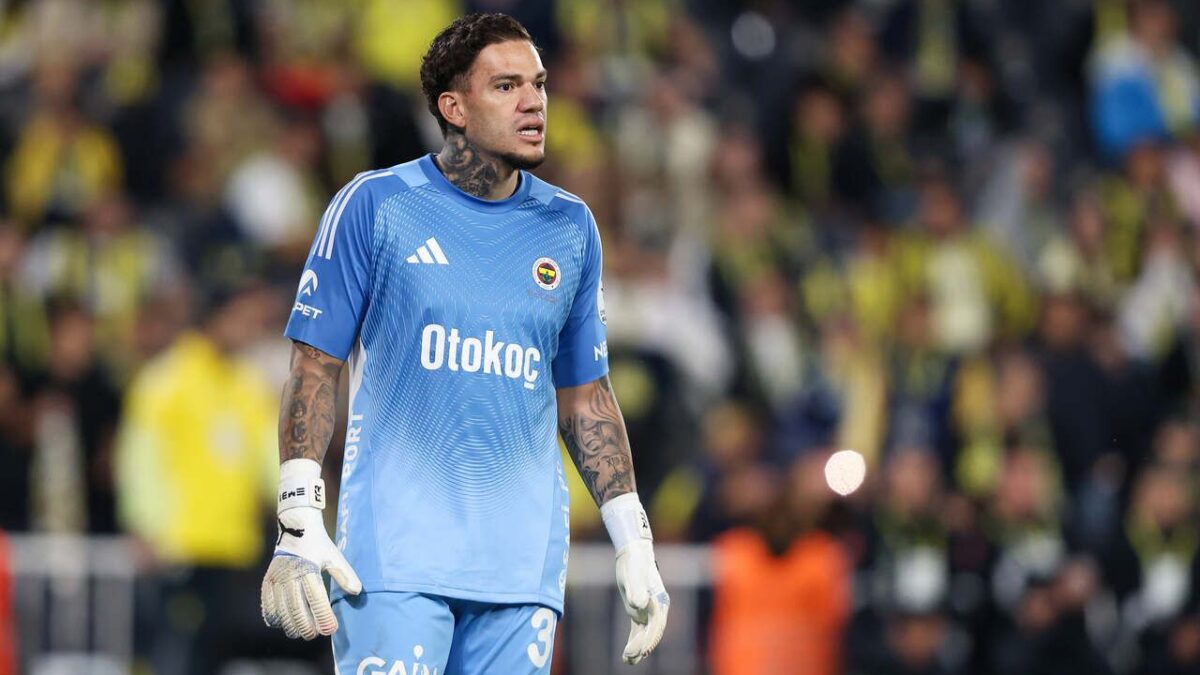 Imagem da noticia Ederson é expulso e dá soco no VAR na derrota do Fenerbahçe em clássico