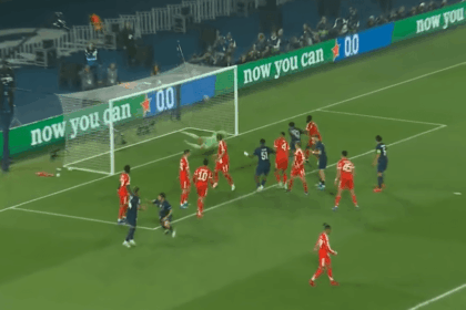 Imagem da noticia GOLAÇO DO JOÃO NEVES! Meia aproveita escanteio e vira a partida para o PSG