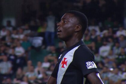 Imagem da noticia Marino critica recuo do Vasco após empate com Coritiba