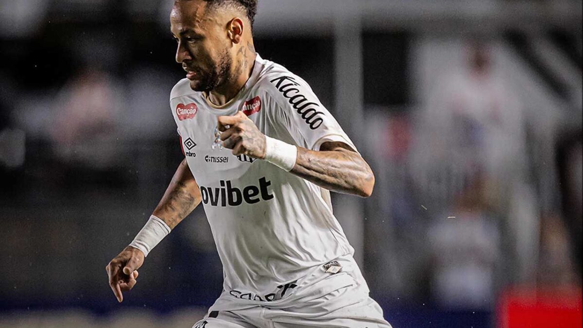 Imagem da noticia Neymar critica arbitragem após vitória do Santos: ''Quer mandar no jogo''