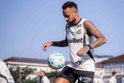 Imagem da noticia Neymar encerra maratona na Vila sob pressão e protagonismo no Santos