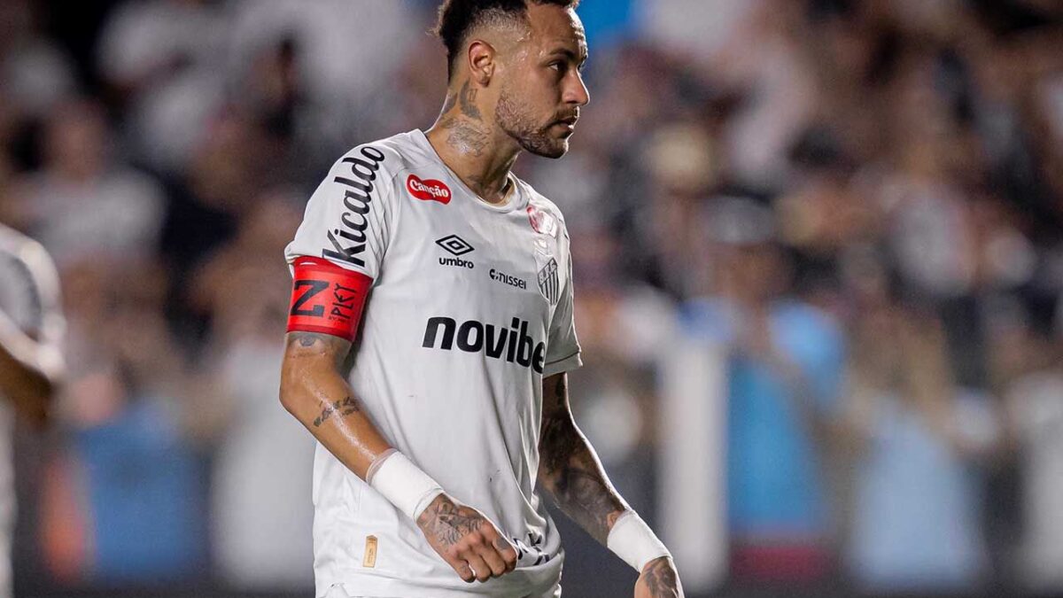 Imagem da noticia Neymar leva terceiro amarelo e desfalca o Santos contra o Flamengo