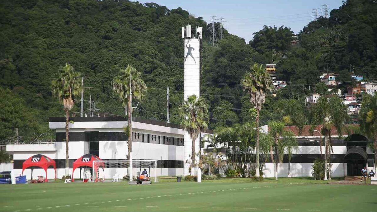 Imagem da noticia Organizada do Santos se encontra com Neymar, Cuca e elenco no CT Rei Pelé