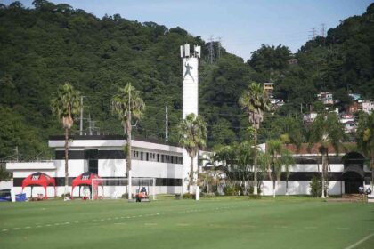 Imagem da noticia Organizada do Santos se encontra com Neymar, Cuca e elenco no CT Rei Pelé