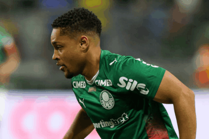 Imagem da noticia Palmeiras confirma cirurgia de Vitor Roque após lesão grave no tornozelo